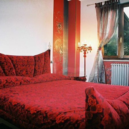 Manuela Le Quattro Coppe Otel Desenzano del Garda Dış mekan fotoğraf